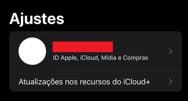 Toque na primeira opção, na qual estão as informações da Apple ID.