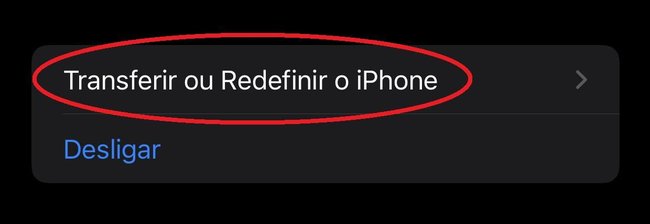 Na parte inferior da tela, há a opção "Transferir ou Redefinir o iPhone".