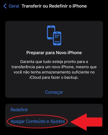 Caso o backup esteja em dia, toque em "Apagar Conteúdo e Ajustes" para começar a formatar o iPhone.