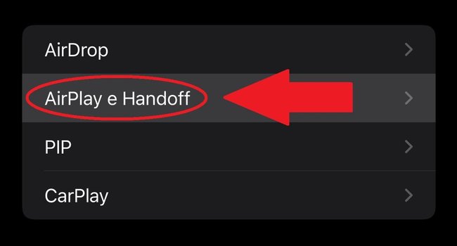 Na opção "AirPlay e Handoff", é possível configurar o compartilhamento de tela.