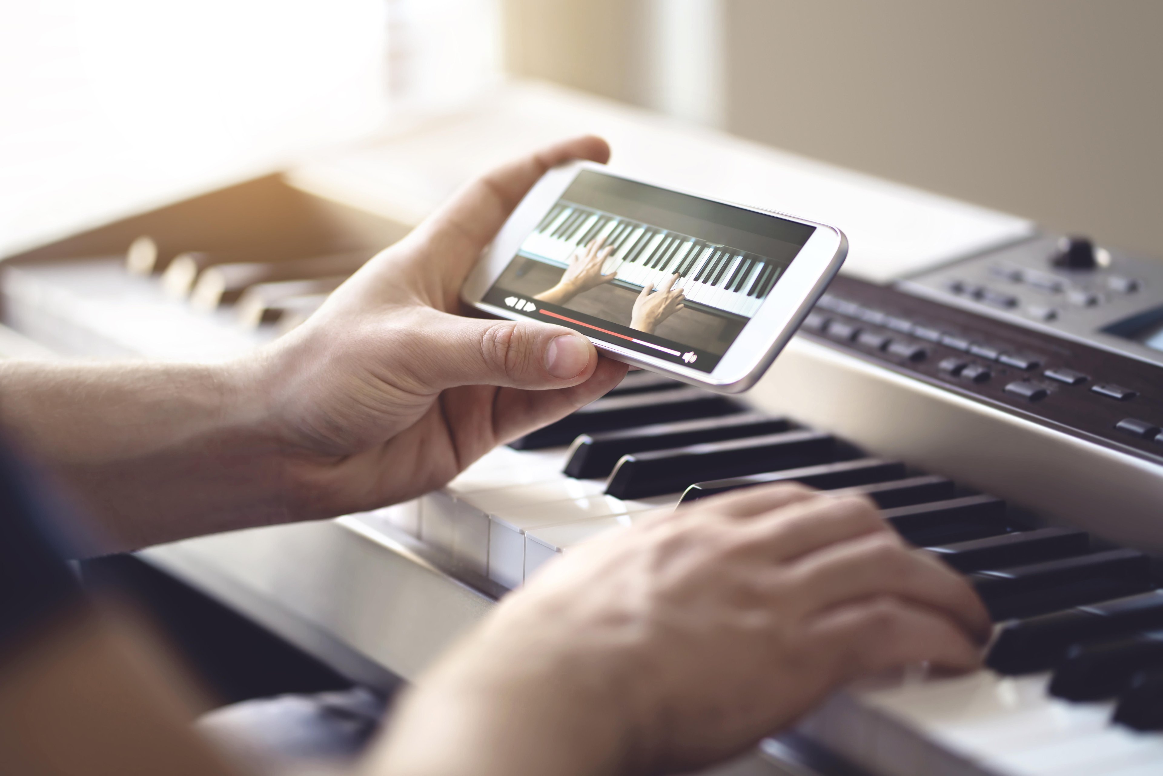 Como aprender a tocar piano pelo celular com aplicativo grátis