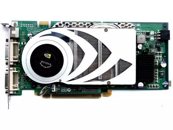 A GeForce 7800 GTX tinha apenas 256 MB de memória VRAM e só uma ventoinha para resfriamento. (Fonte: Hardstore / Reprodução)
