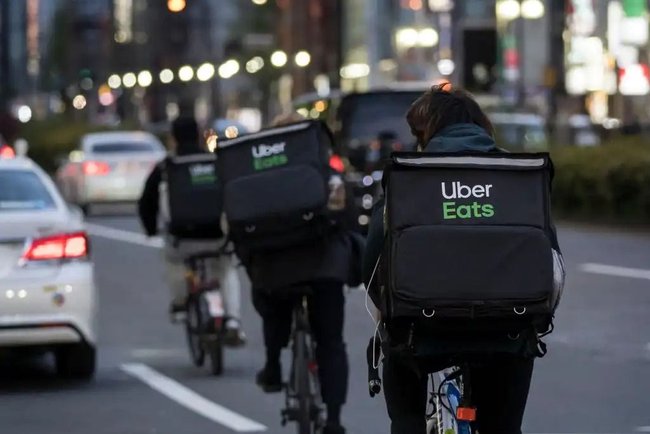 A Uber Eats deixou o Brasil ainda em 2022, "perdendo" a disputa para o Rappi e o iFood. (Fonte: Tomohiro Ohsumi, Getty Images / Reprodução)