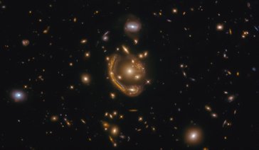 Imagem de: Anel de Einstein sugere que matéria escura interage entre si mesma; entenda