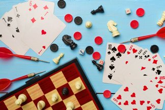 Imagem de: Jogos de tabuleiro e cartas em oferta: até 71% off em sucessos da Grow, Estrela, Galápagos e mais