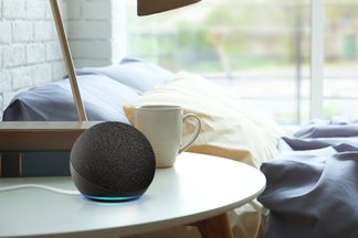 Imagem de: Até R$ 180 de desconto em Smart Speaker Echo com Alexa; veja opções