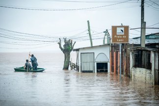 Imagem de: AjudeRS: site mostra pontos de doações e ajuda em resgates no Rio Grande do Sul