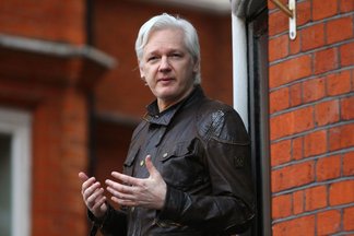 Imagem de: Assange é autorizado a recorrer contra a extradição para os EUA; relembre o caso